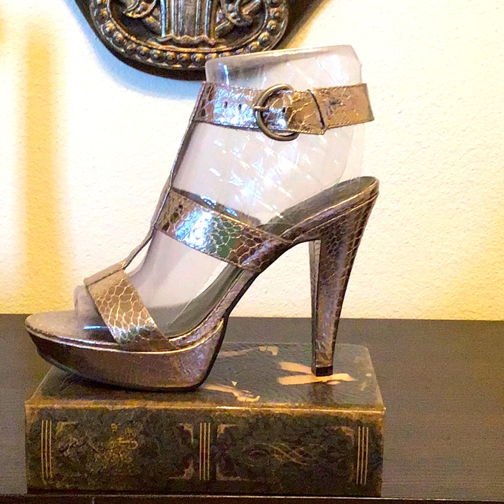 Chinese Laundry Size 8 Platform Sandal